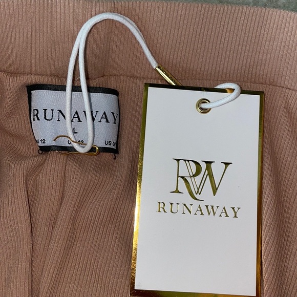 NWT RunAway Skirt- Large - Picture 3 of 6